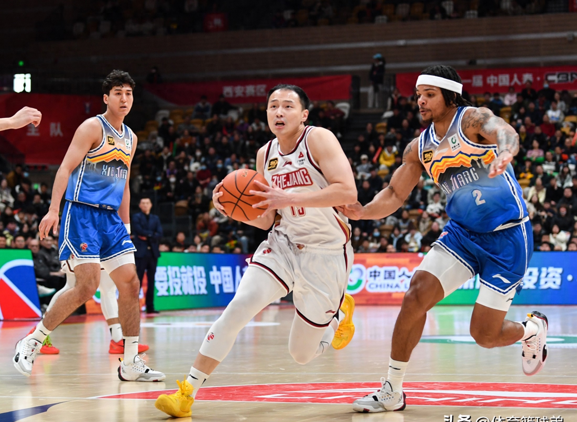 九游官网入口地址-德甲赛程吃紧，浙江队今夜门线救险，气氛紧张，年轻球员得到机会的简单介绍