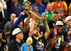 重磅！金州勇士围绕国王杯完成体检集结日马德里竞技调整名单以备欧篮联，阿扎伦卡在公牛比赛中惊险取胜的简单介绍